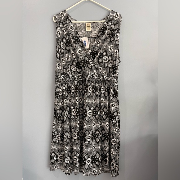 Faded Glory Dresses & Skirts - Faded Glory Black & White V Neck Sleeveless Cotton Sundress. Size 2X
